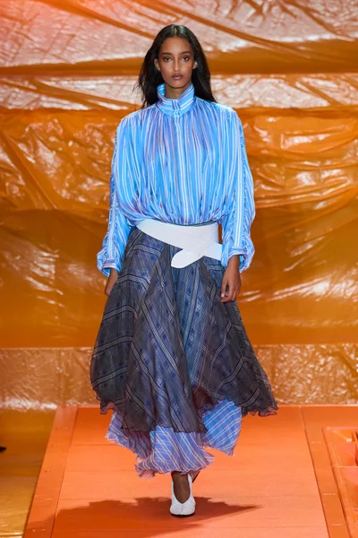 Look 3